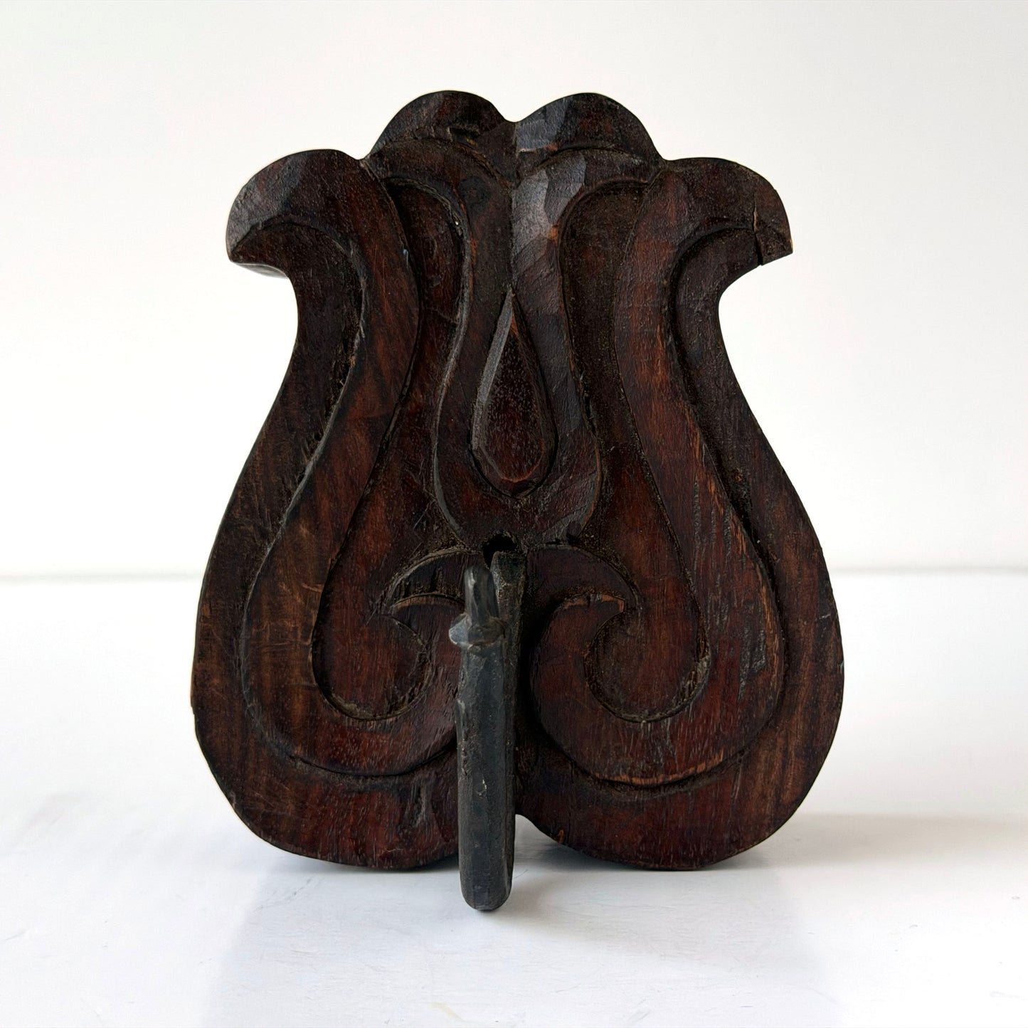 WD018 HAND CARVED WOOD WALL MOUNTED HOOK