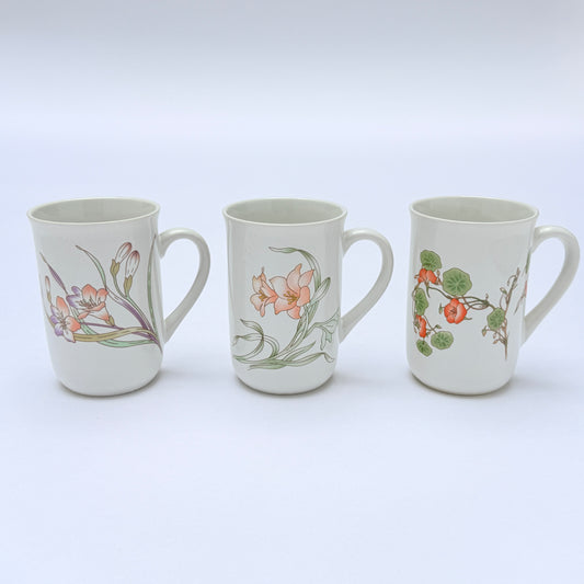 TT010 SET OF THREE VINTAGE FLORAL MUGS