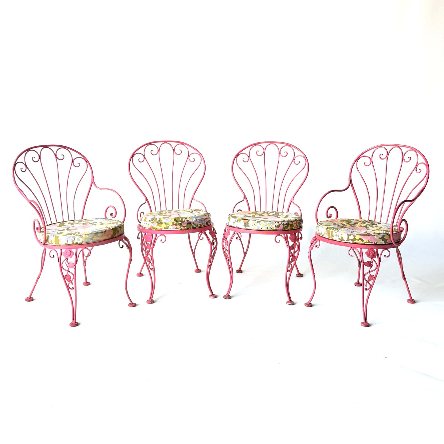 OD016.4 SET OF FOUR PINK IRON PATIO CHAIRS