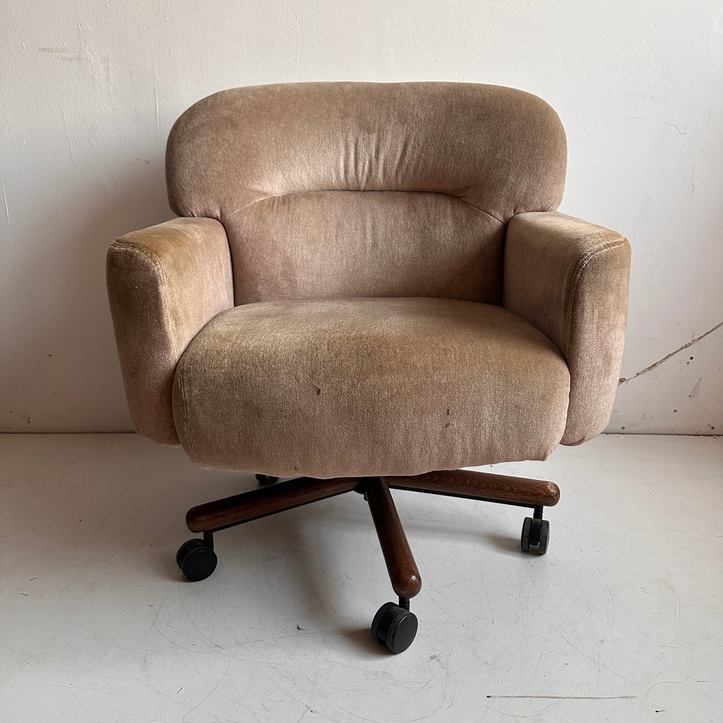 CH046 BULBOUS BEIGE ROLLING HOME OFFICE CHAIR