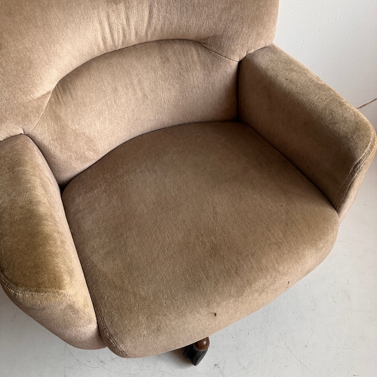 CH046 BULBOUS BEIGE ROLLING HOME OFFICE CHAIR