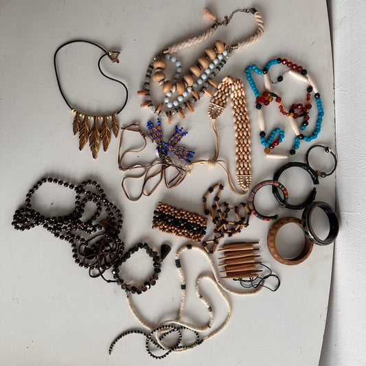 BB015 ASSORTED COSTUME JEWELRY