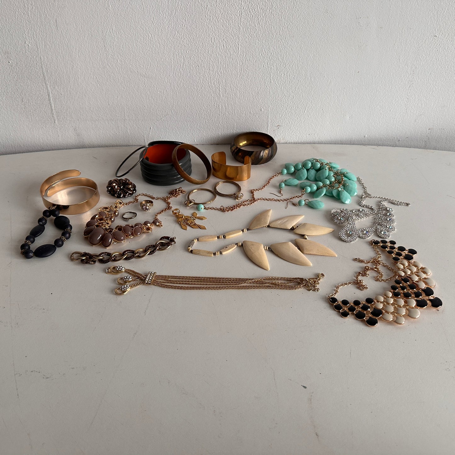 BB015 ASSORTED COSTUME JEWELRY