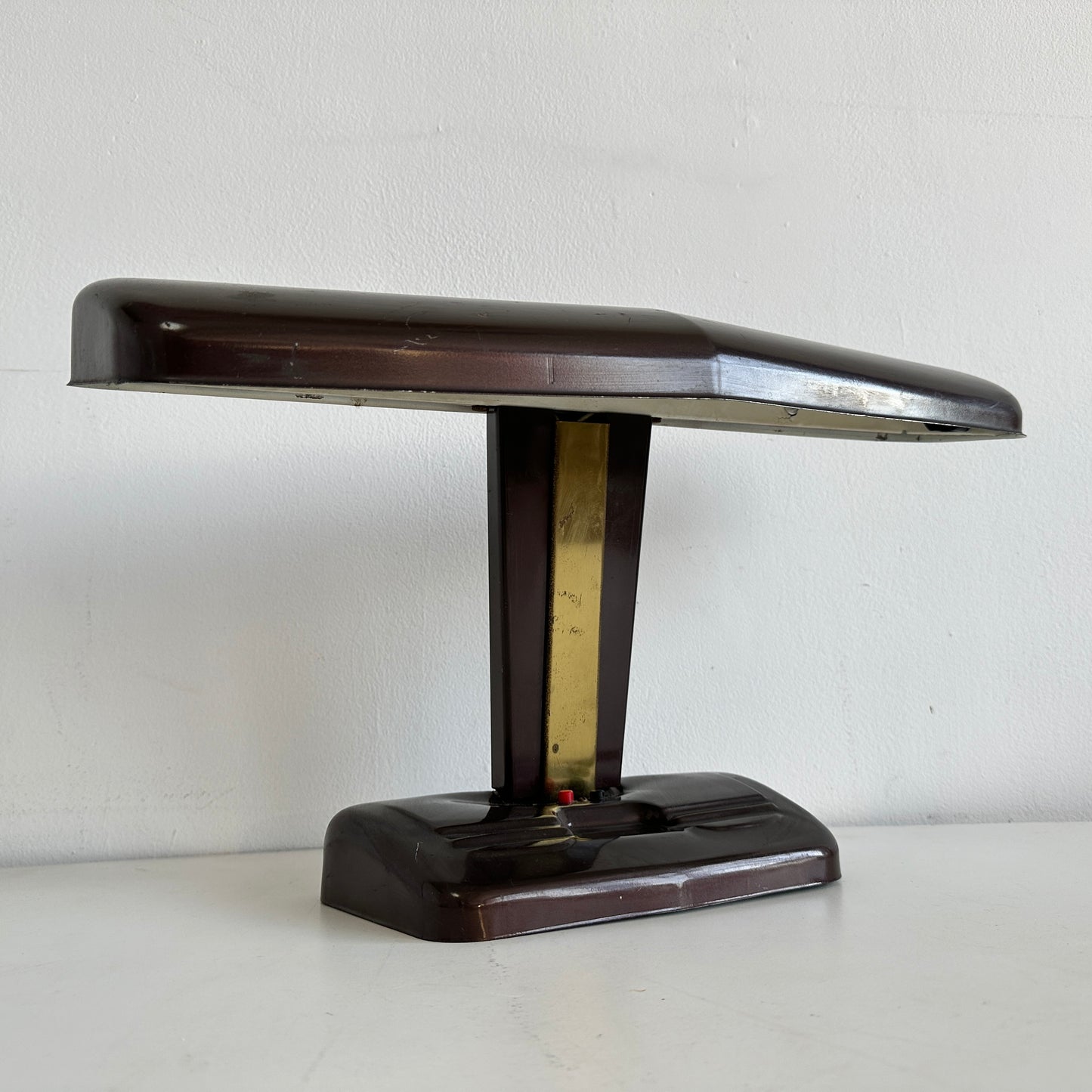 LI005 ART DECO BROWN AND GOLD METAL DESK LAMP