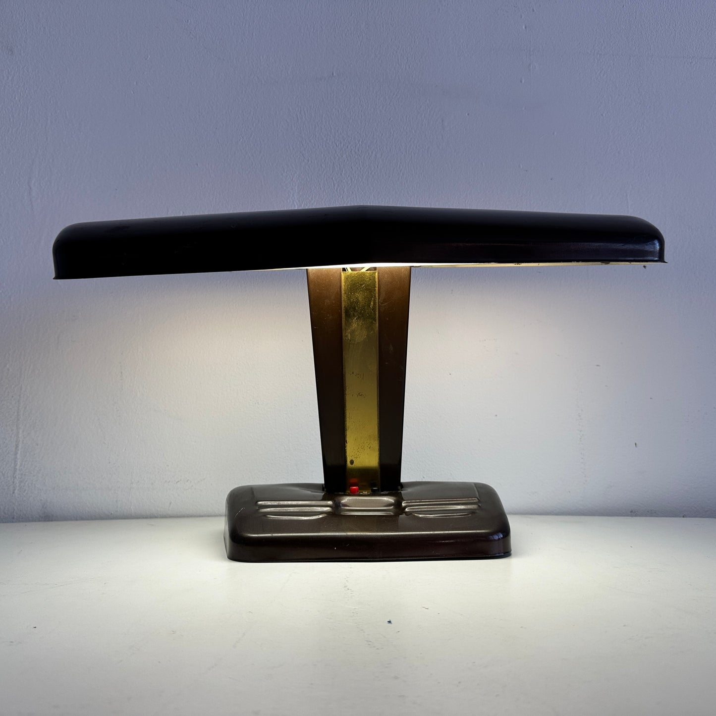 LI005 ART DECO BROWN AND GOLD METAL DESK LAMP