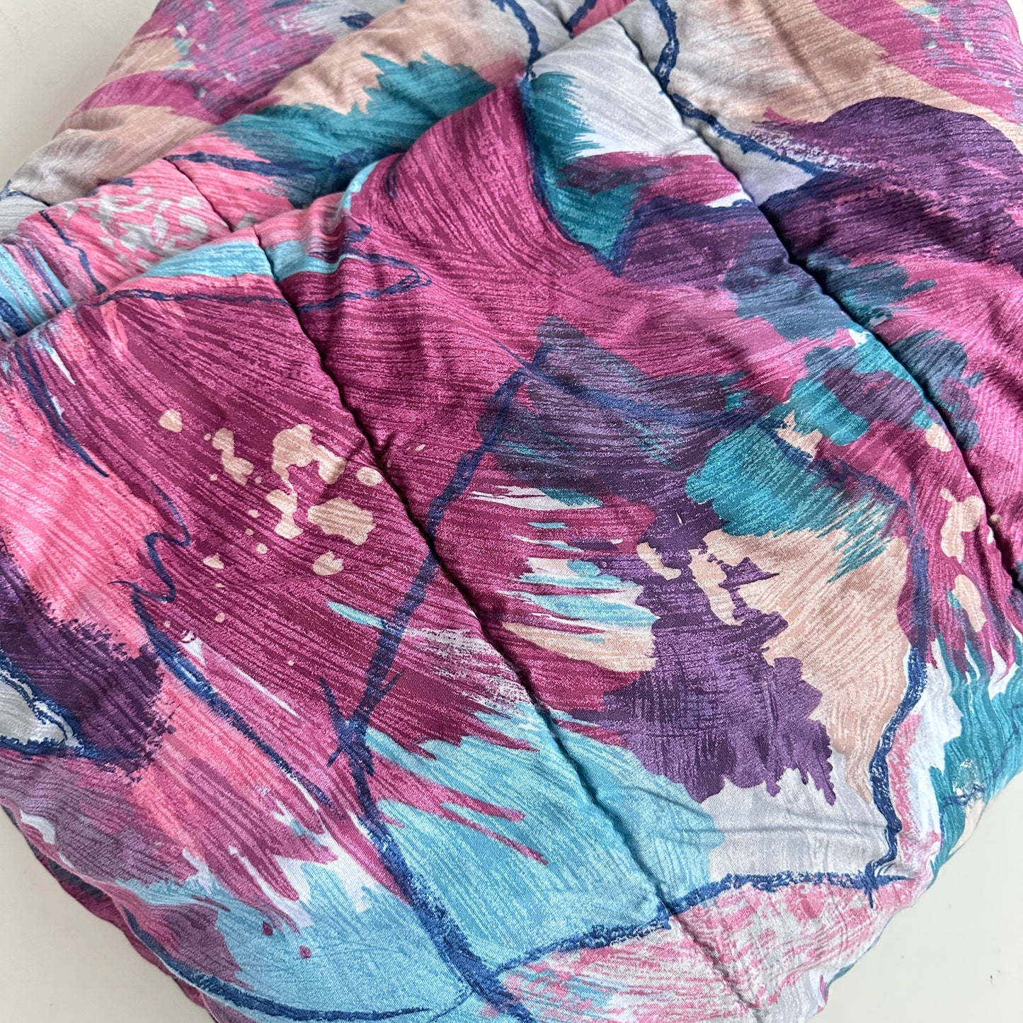 BG004 90'S FLORAL QUEEN COMFORTER