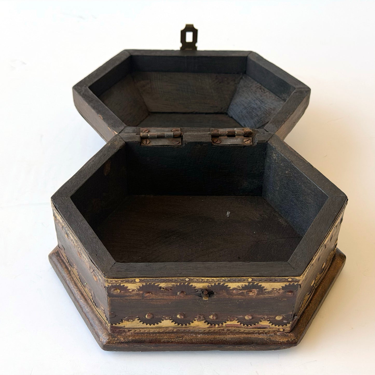 OB129 ANTIQUE HEXAGONAL WOODEN TRINKET BOX
