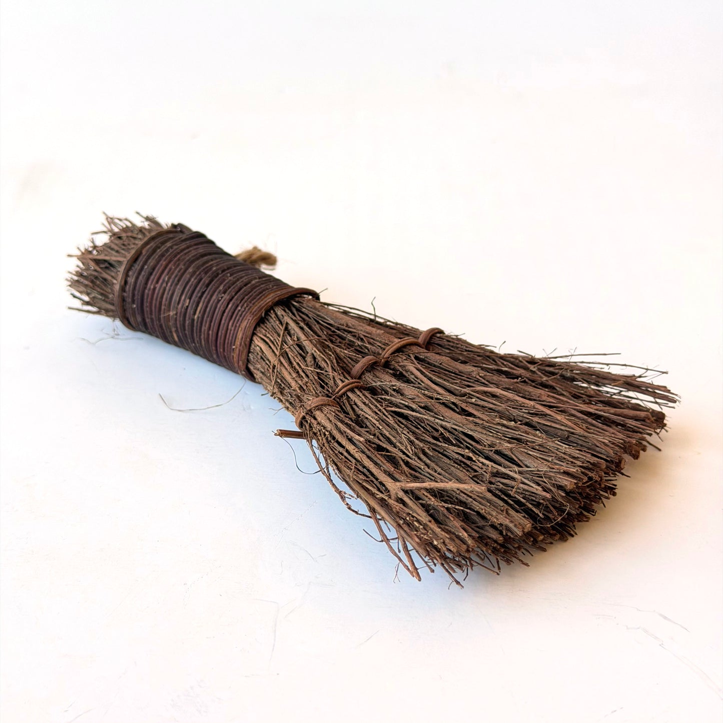 OB130 RUSTIC TINY BROOM