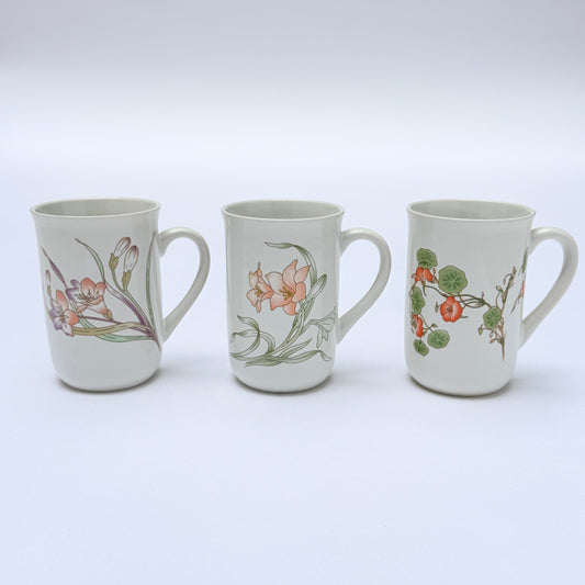 TT010 SET OF THREE VINTAGE FLORAL MUGS
