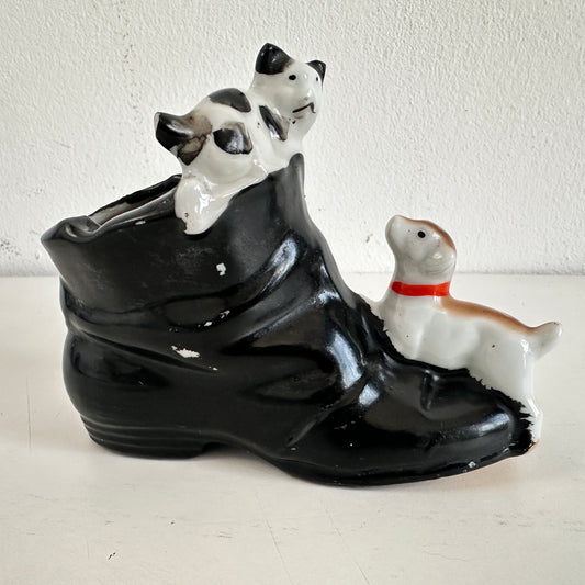 AA016 KITTY PUPPY BOOT ASHTRAY