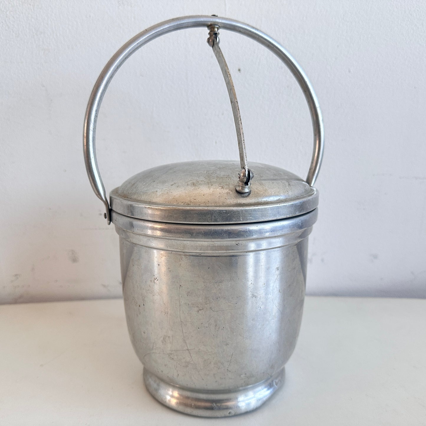 AA024 VINTAGE ALUMINUM ICE BUCKET