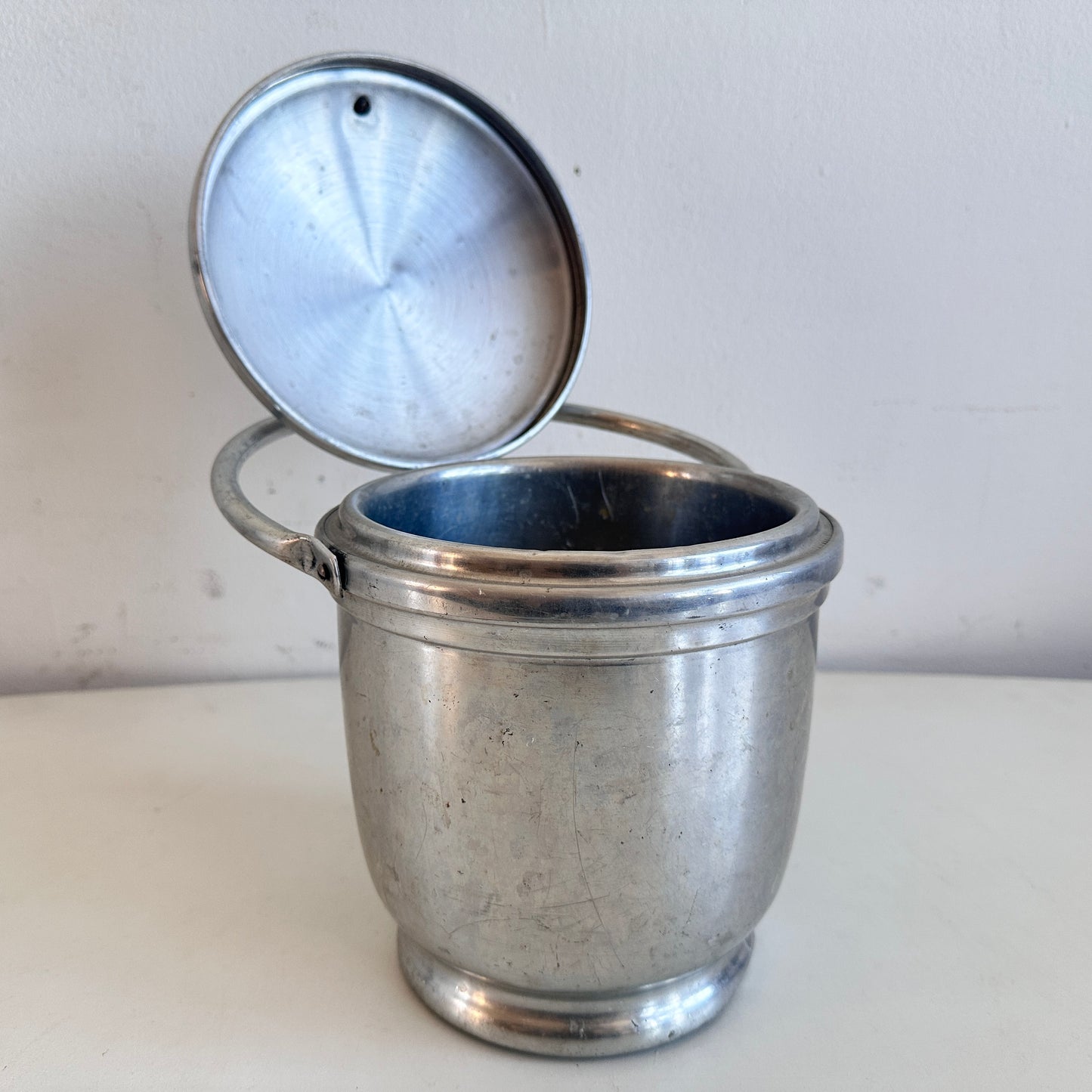 AA024 VINTAGE ALUMINUM ICE BUCKET