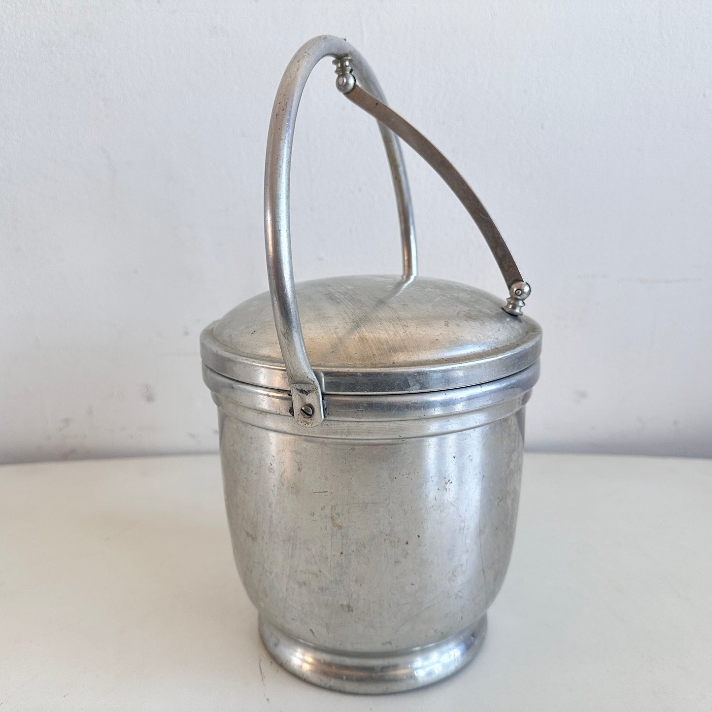 AA024 VINTAGE ALUMINUM ICE BUCKET