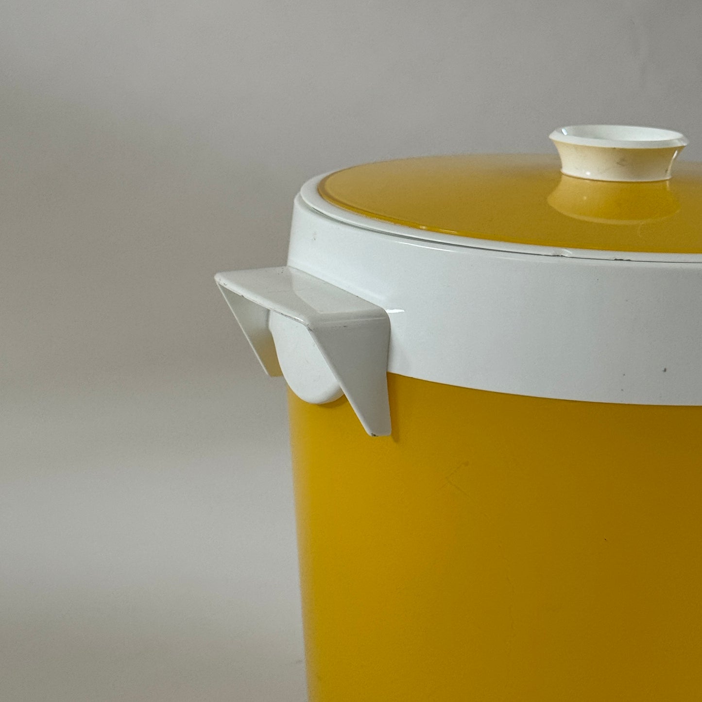 AA027 YELLOW ICE BUCKET