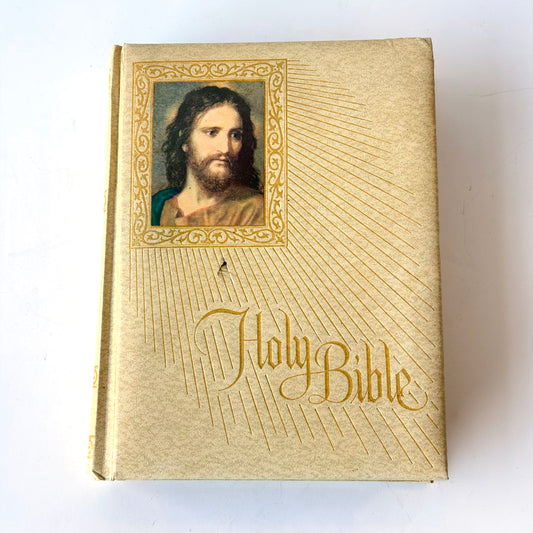 AA034 LARGE HOLY BIBLE WITH WHITE JESUS ON COVER