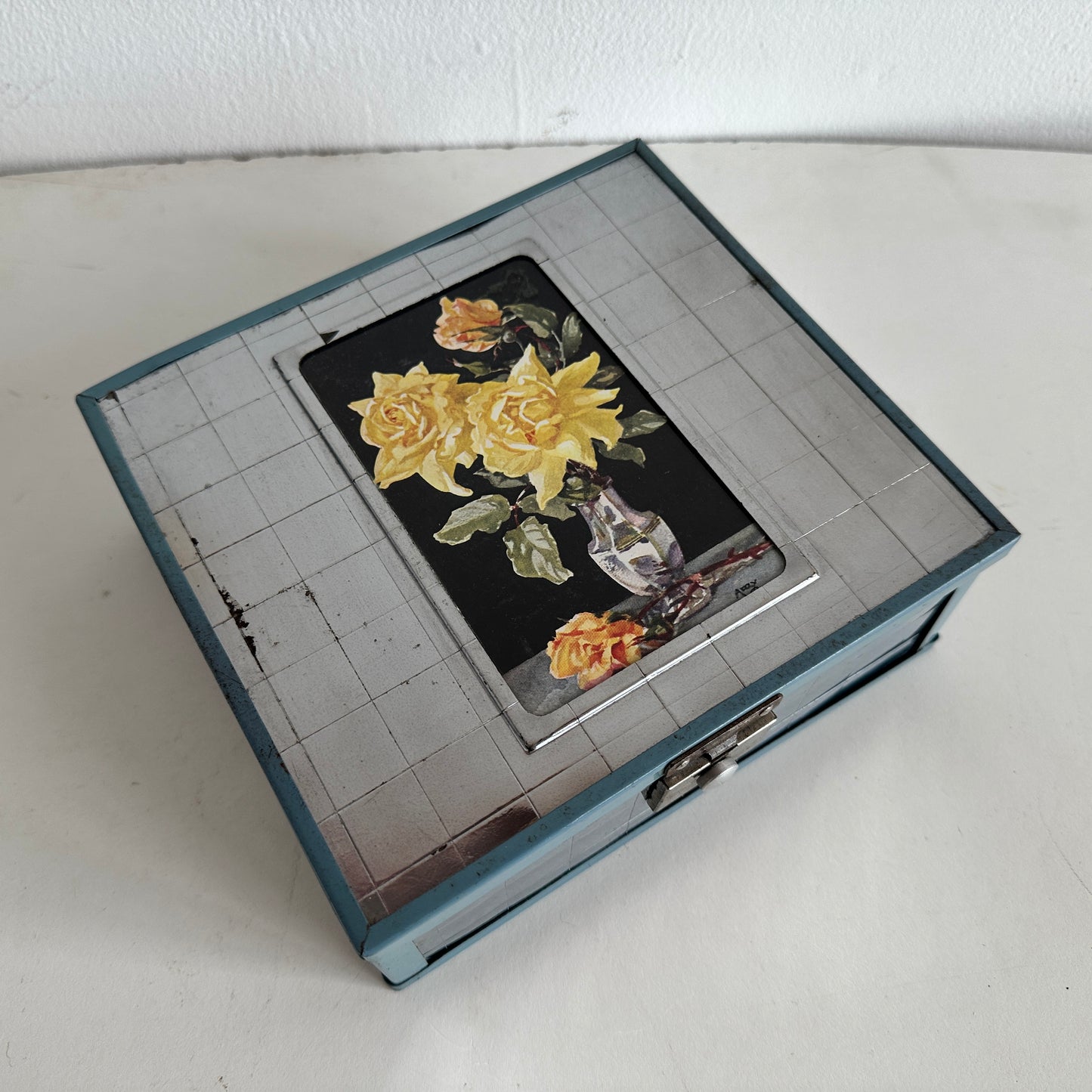 BB020 FLORAL AND MIRROR VANITY BOX
