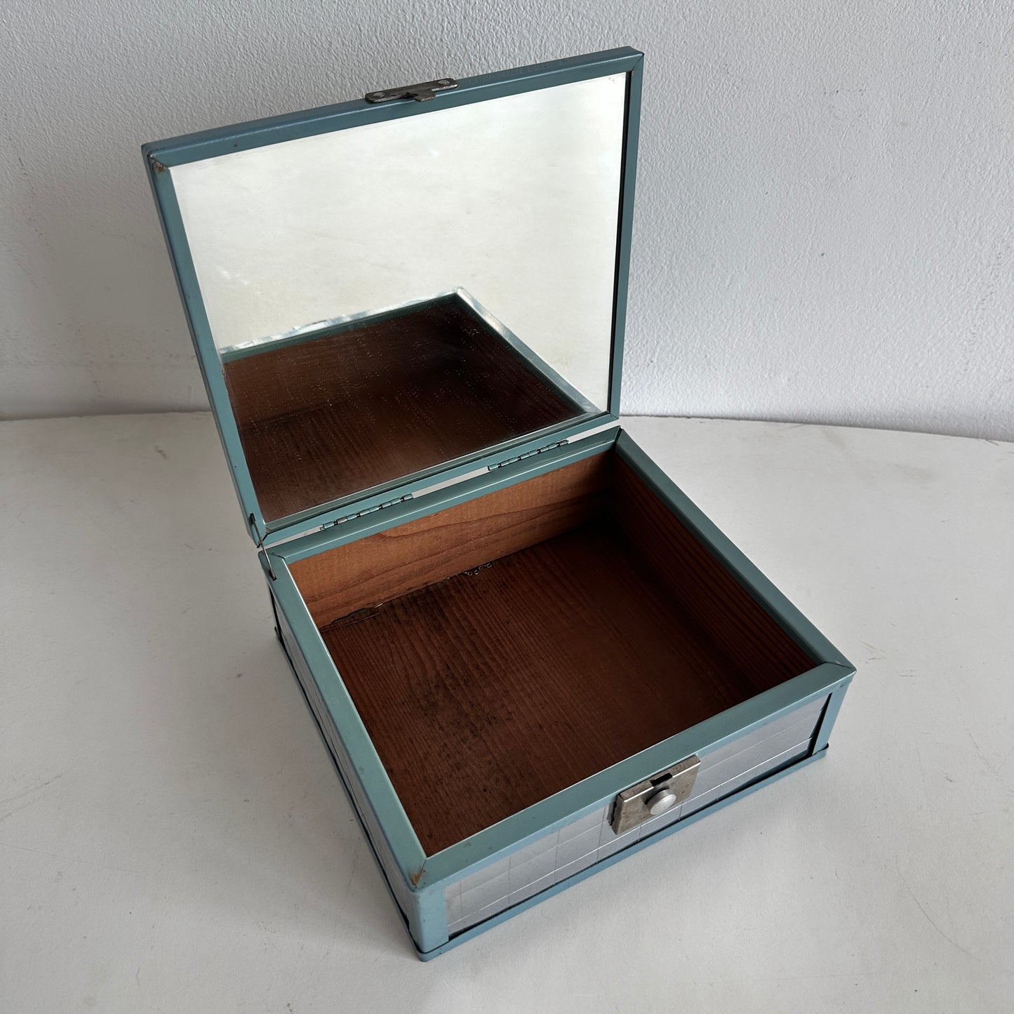 BB020 FLORAL AND MIRROR VANITY BOX