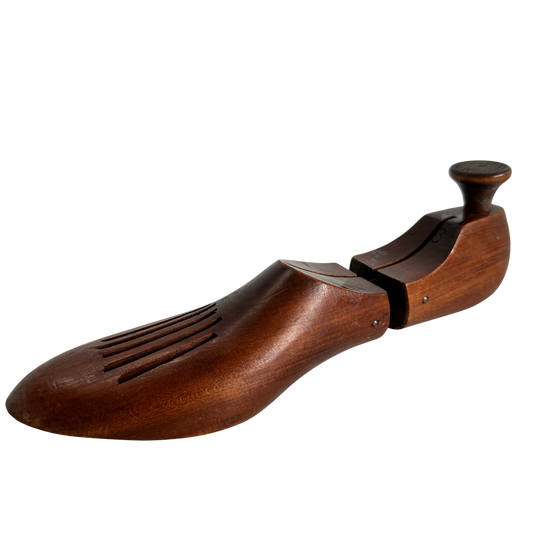 BB031 WOODEN SHOE TREE