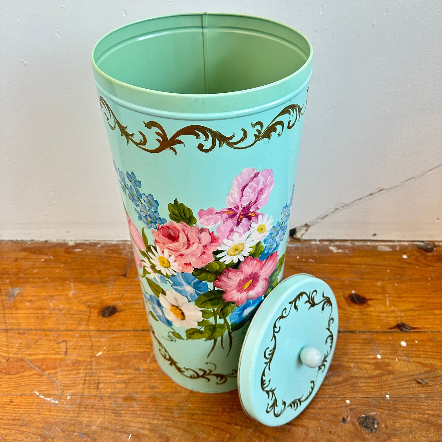 BB038 TEAL HAND PAINTED FLORAL HAMPER WITH LID