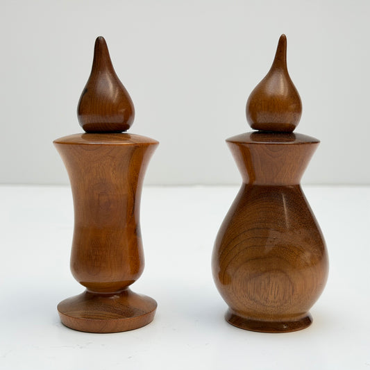 BB044 PAIR OF MYRTLE WOOD PERFUME BOTTLES