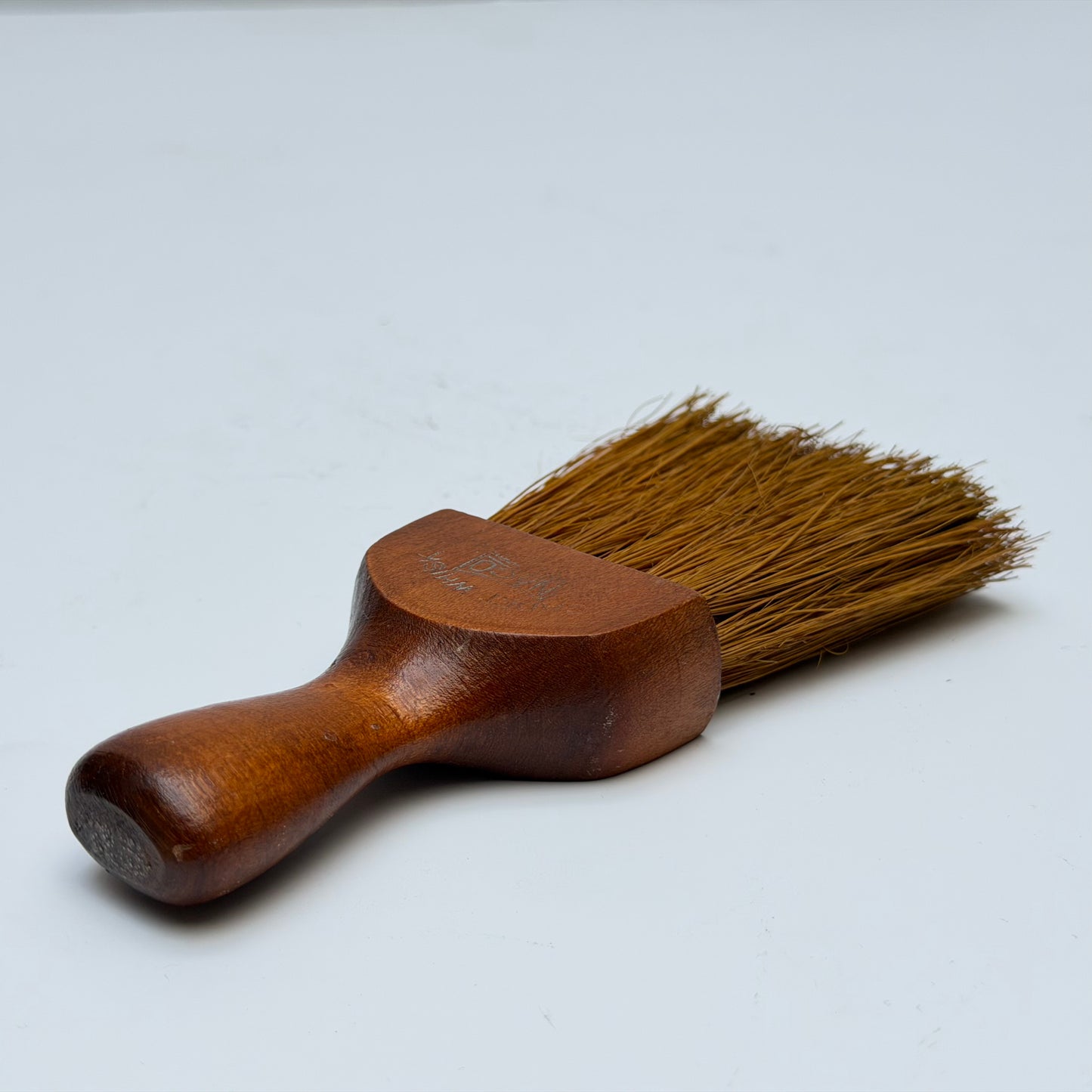 BB046 ANTIQUE GROOMING BRUSH