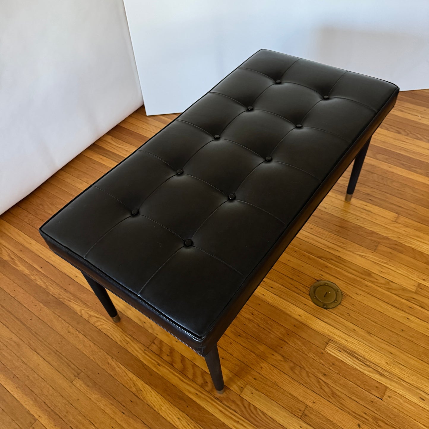 BE007 BLACK LEATHER BENCH