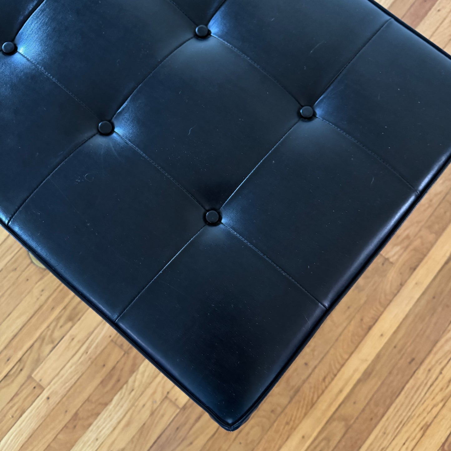 BE007 BLACK LEATHER BENCH