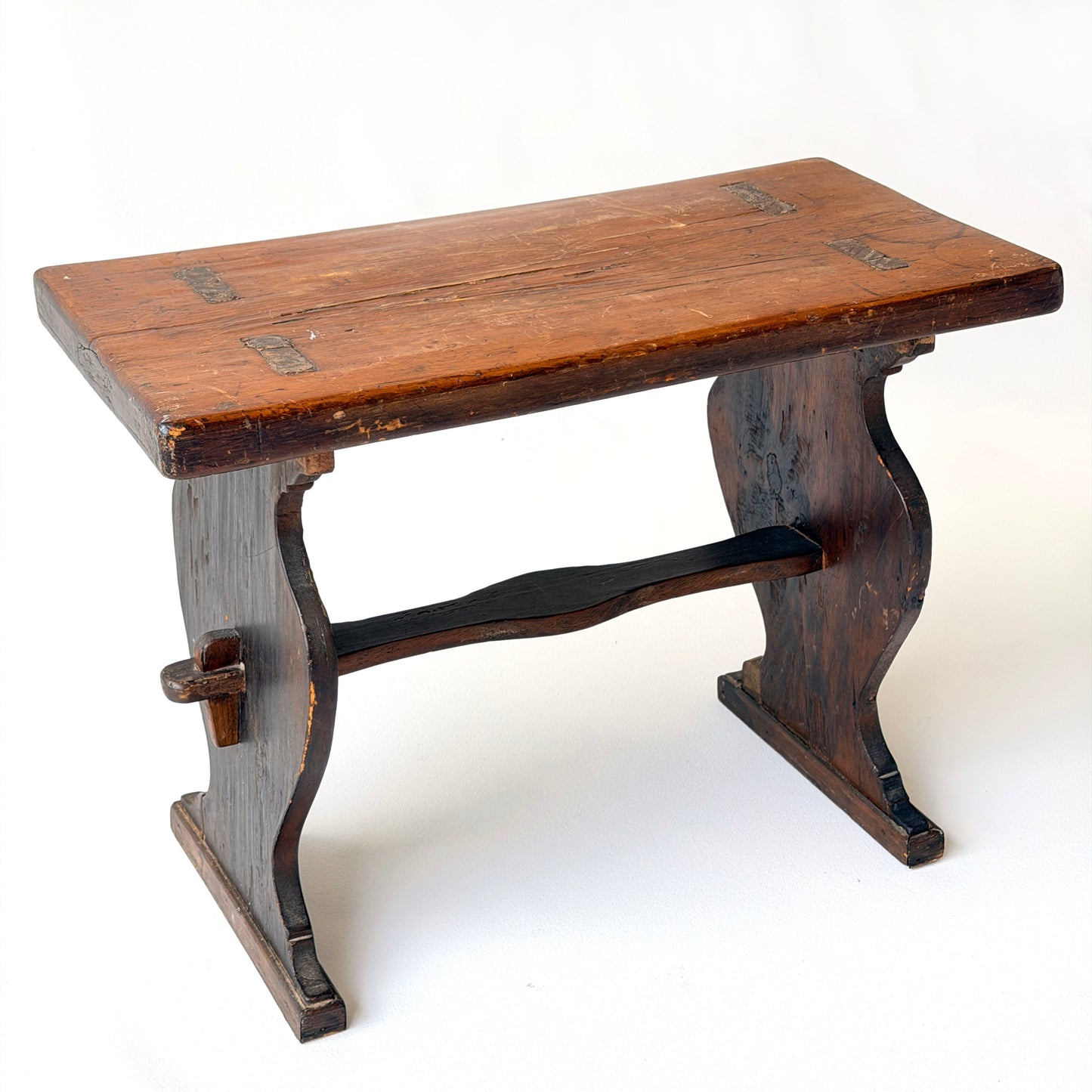 BE009 17TH CENTURY FLEMISH RUSTIC OAK BENCH