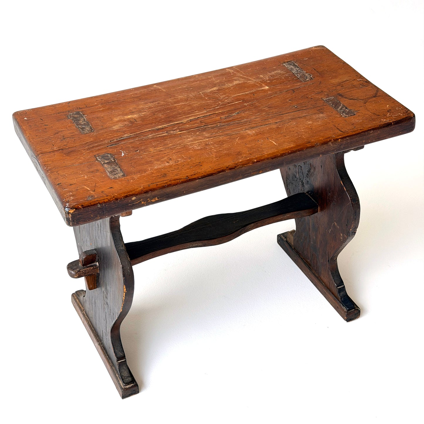 BE009 17TH CENTURY FLEMISH RUSTIC OAK BENCH