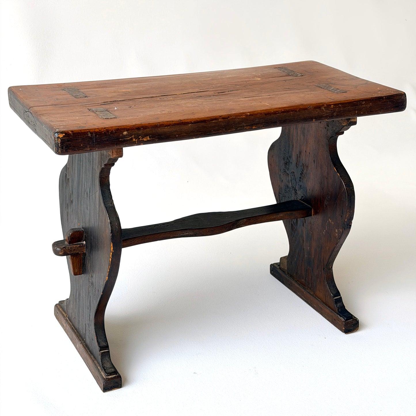 BE009 17TH CENTURY FLEMISH RUSTIC OAK BENCH