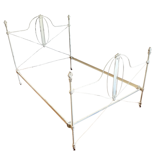 BG006 DISTRESSED WHITE WROUGHT IRON BED FRAME (FULL)