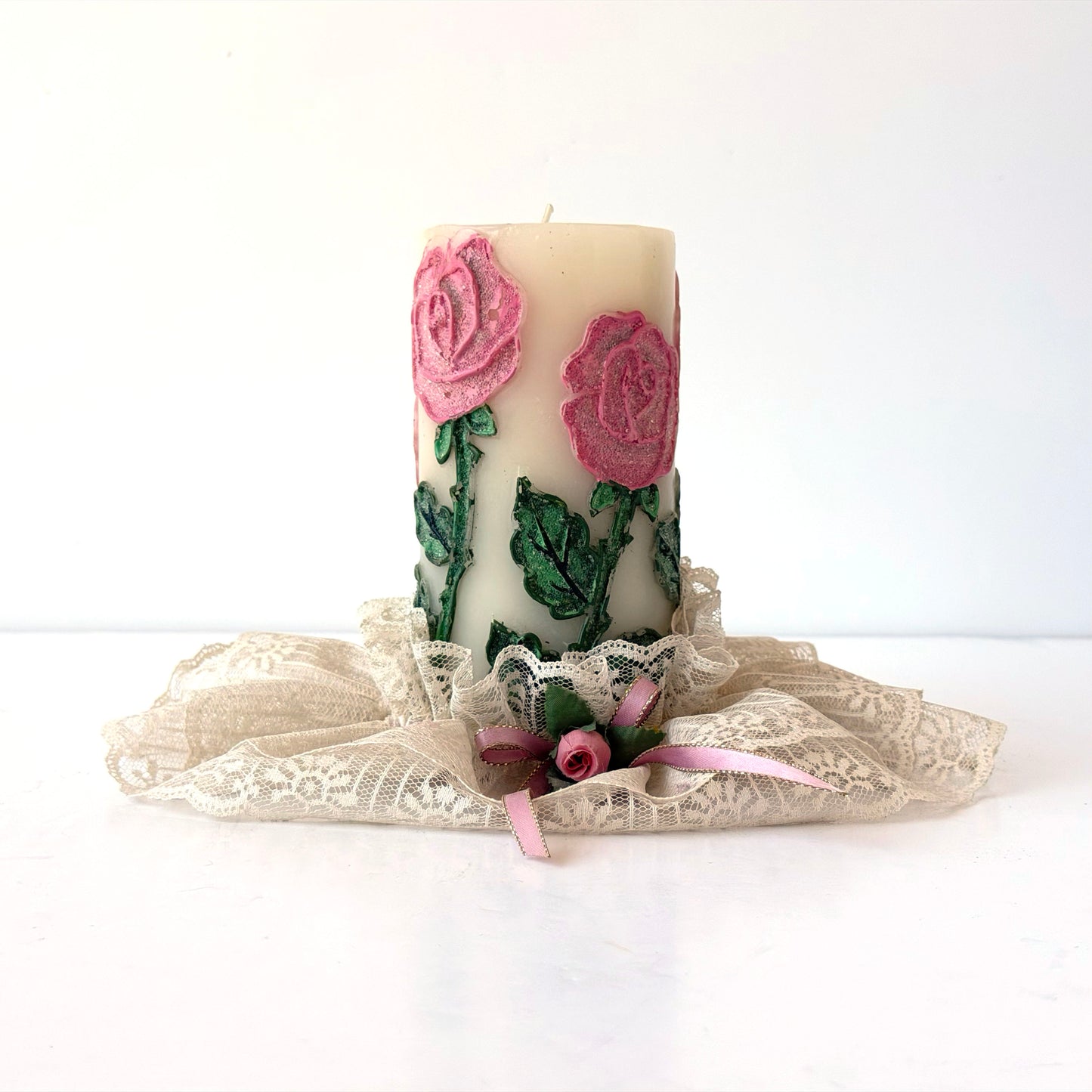 CA052 ROSE PILAR CANDLE WITH LACE SKIRT