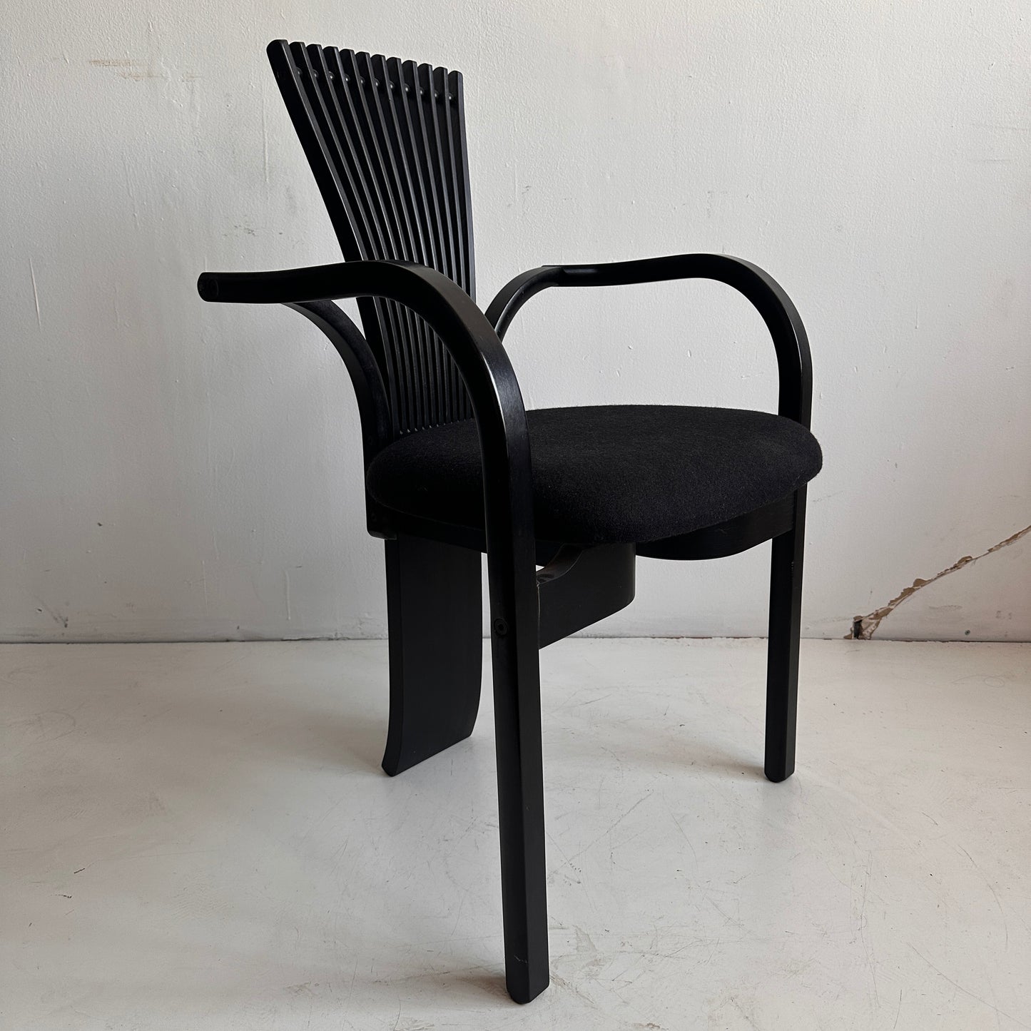 CH013 NORWEGIAN DESIGN BLACK WOOL BENTWOOD CHAIRS