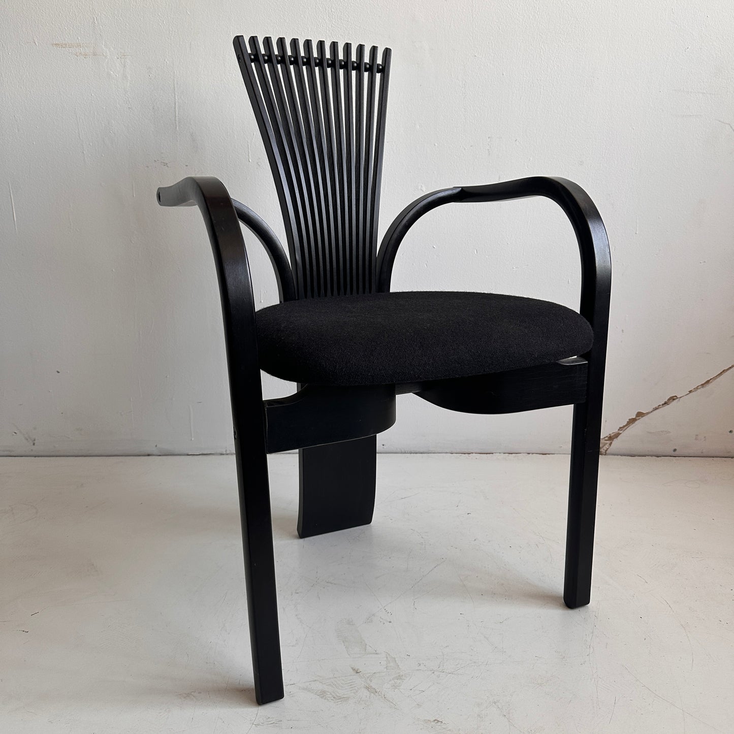 CH013 NORWEGIAN DESIGN BLACK WOOL BENTWOOD CHAIRS