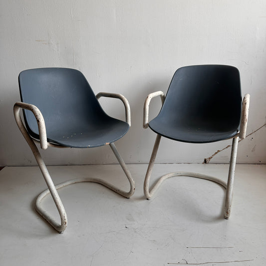 CH029 BLUE AND WHITE TUBULAR OUTDOOR CHAIRS