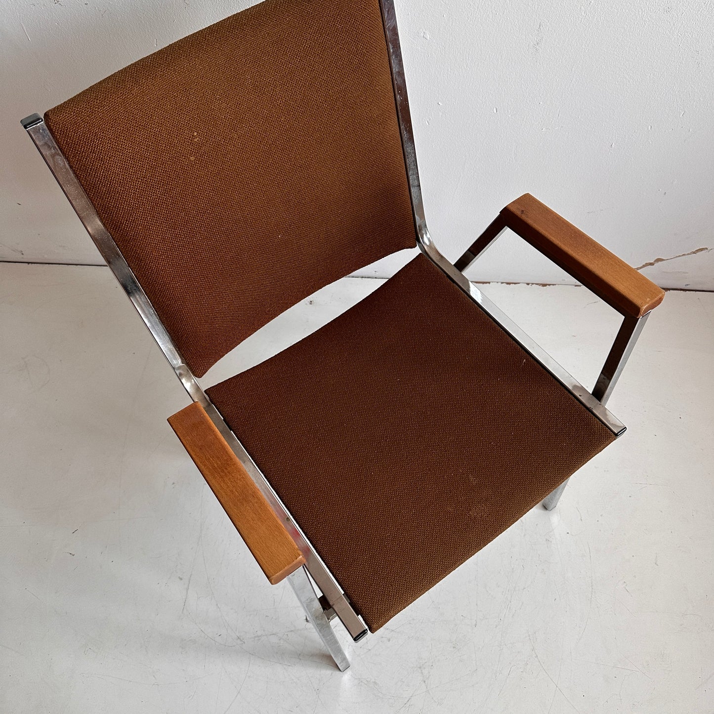 CH043 BROWN AND CHROME OFFICE CHAIR