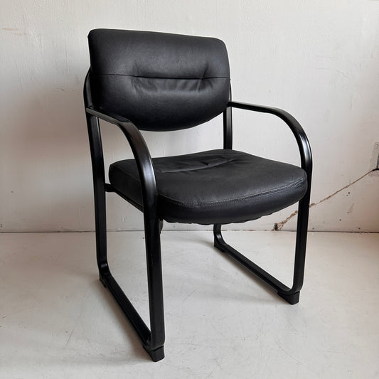 CH044 BLACK VINYL OFFICE CHAIR