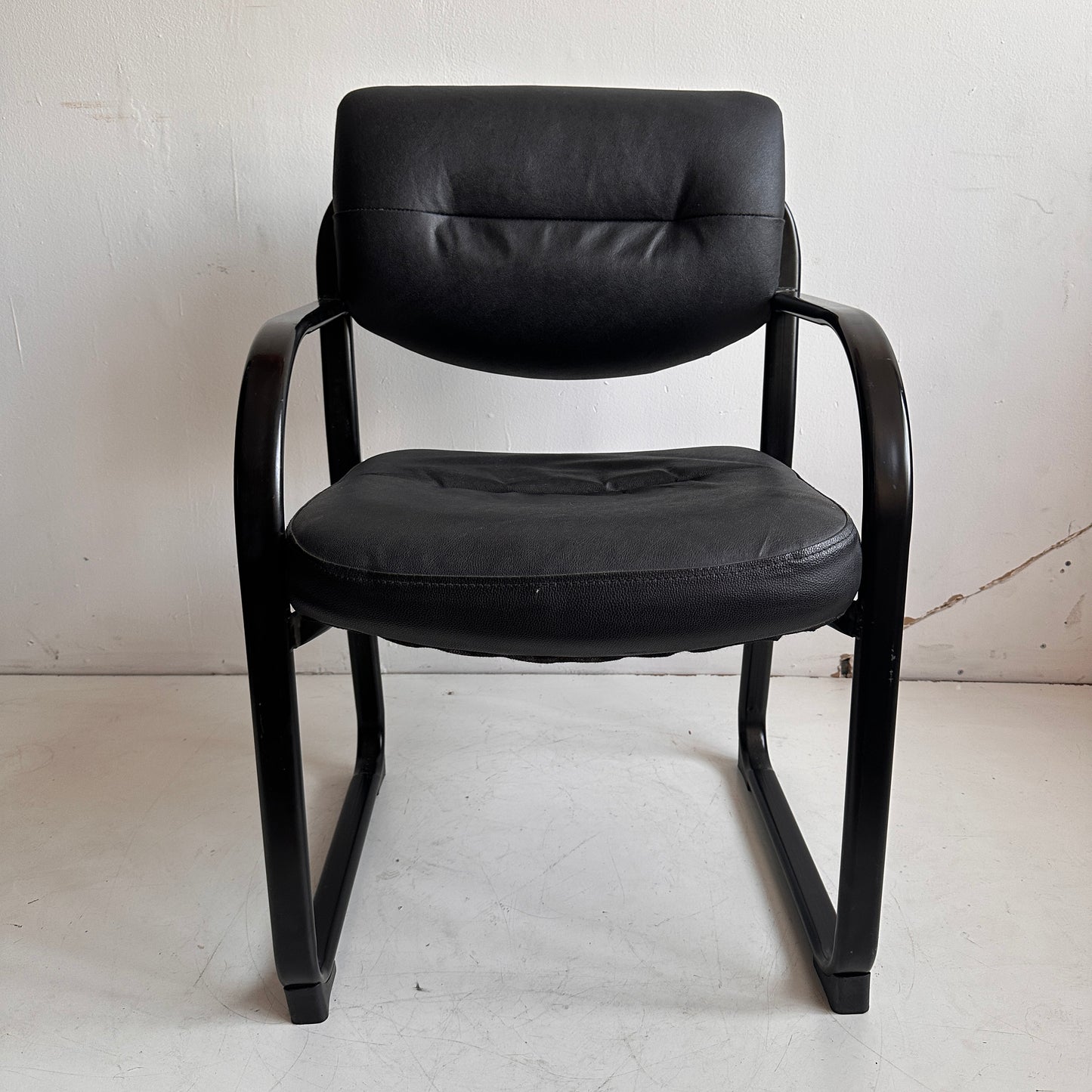 CH044 BLACK VINYL OFFICE CHAIR