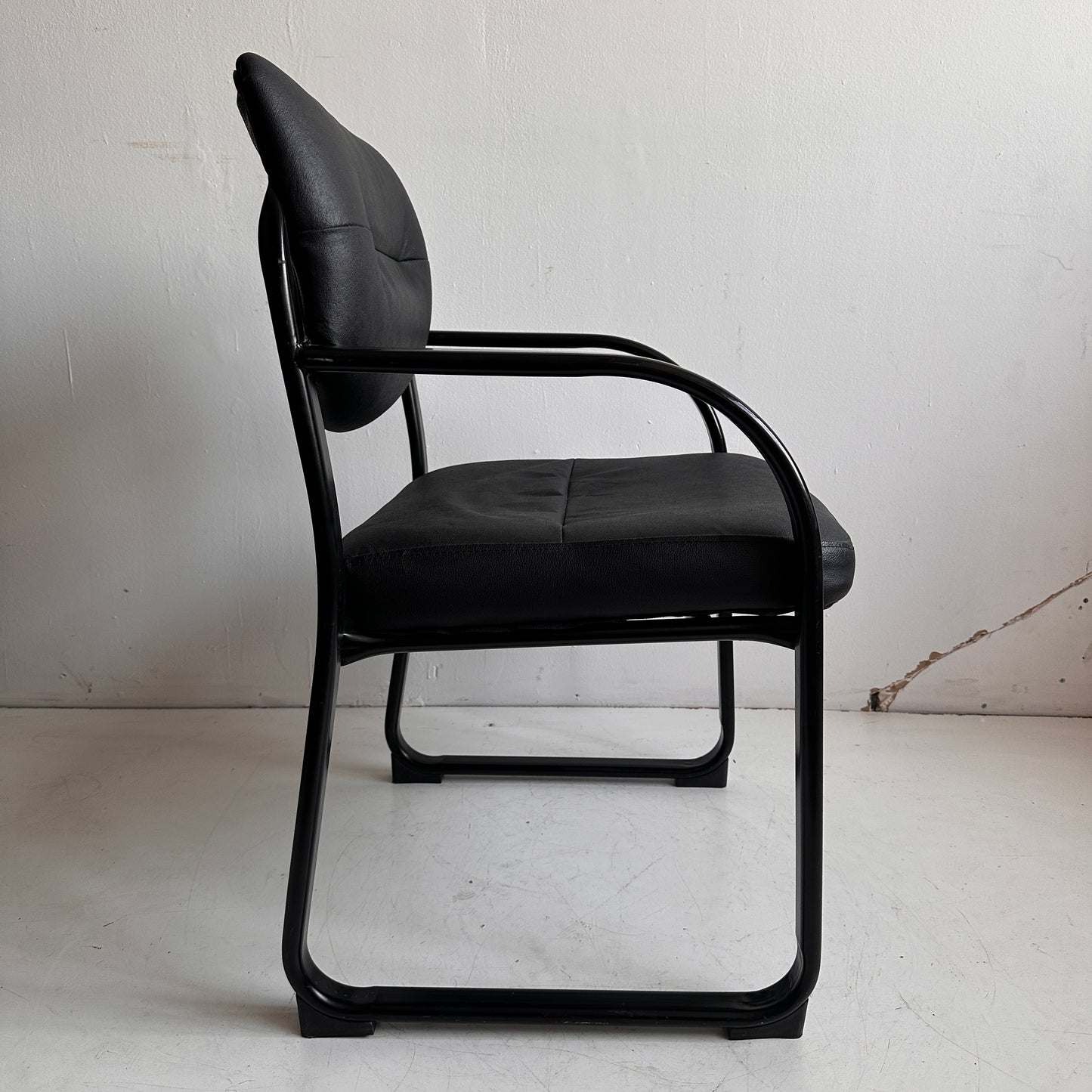 CH044 BLACK VINYL OFFICE CHAIR