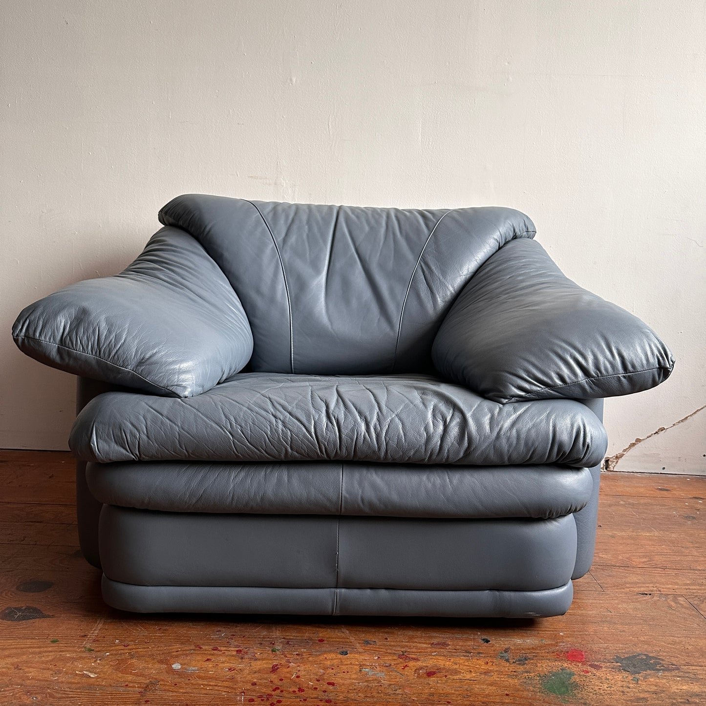 CH052 ITALIAN BLUE LEATHER LOUNGE CHAIR WITH OTTOMAN