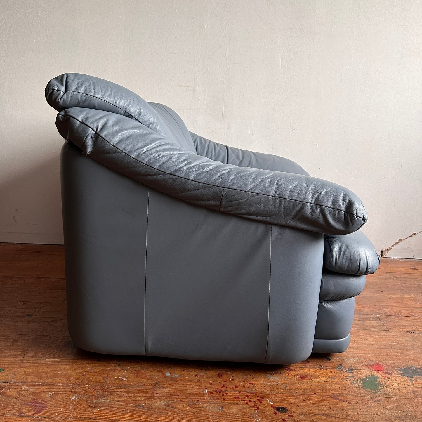 CH052 ITALIAN BLUE LEATHER LOUNGE CHAIR WITH OTTOMAN