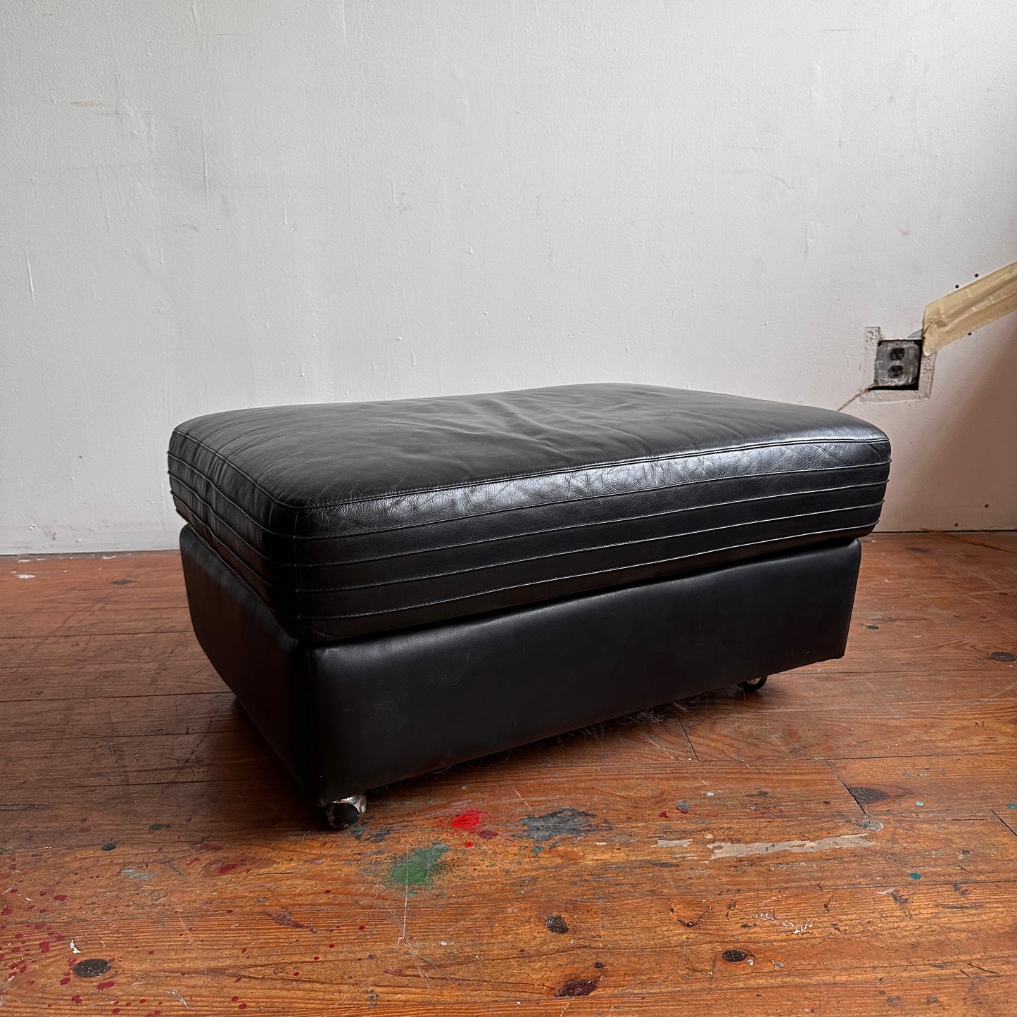 CH053 ITALIAN BLACK LEATHER ADJUSTABLE LOUNGE CHAIR WITH OTTOMAN