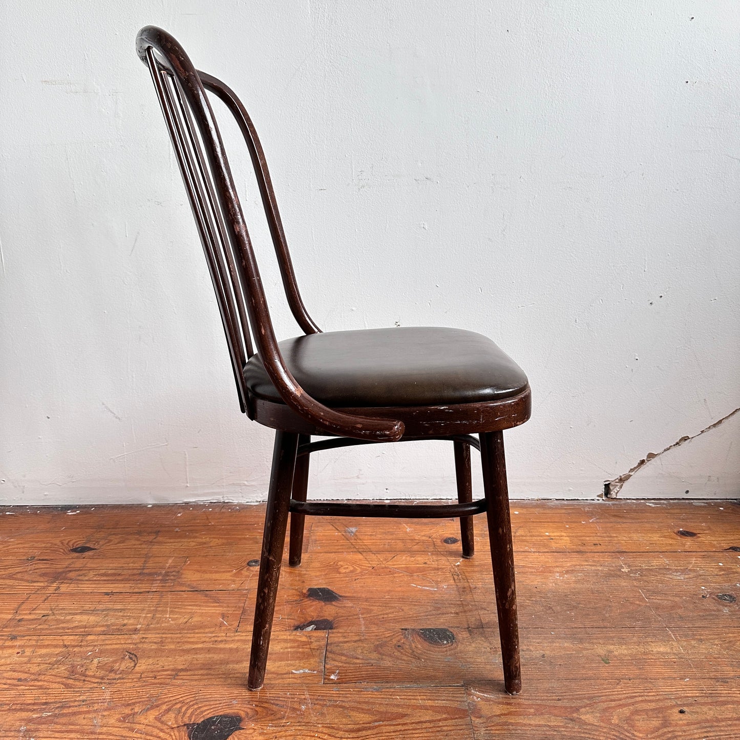 CH059 LD BENTWOOD CHAIR WITH BROWN VINYL SEAT