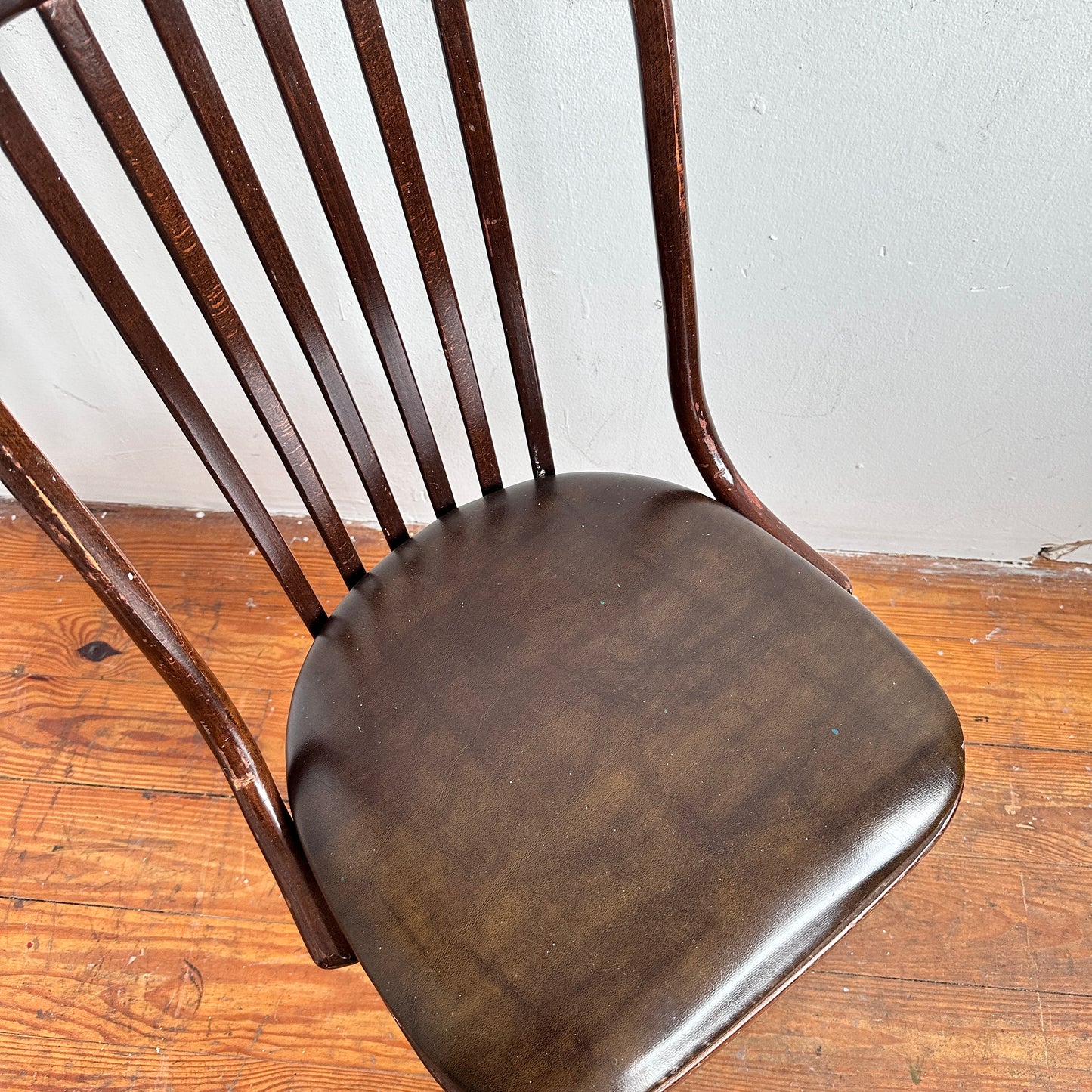 CH059 LD BENTWOOD CHAIR WITH BROWN VINYL SEAT