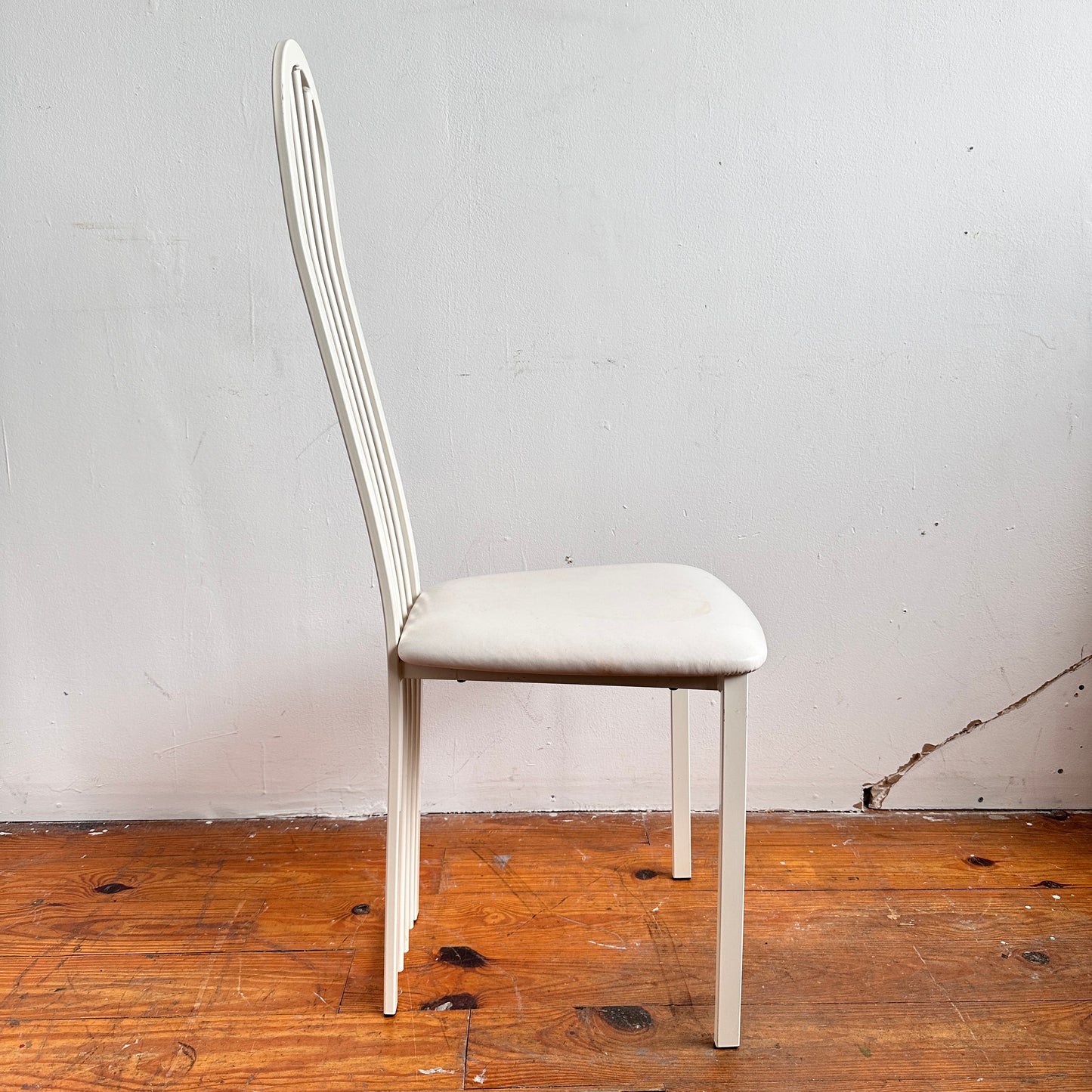 CH060 WHITE AMISCO DINING CHAIR