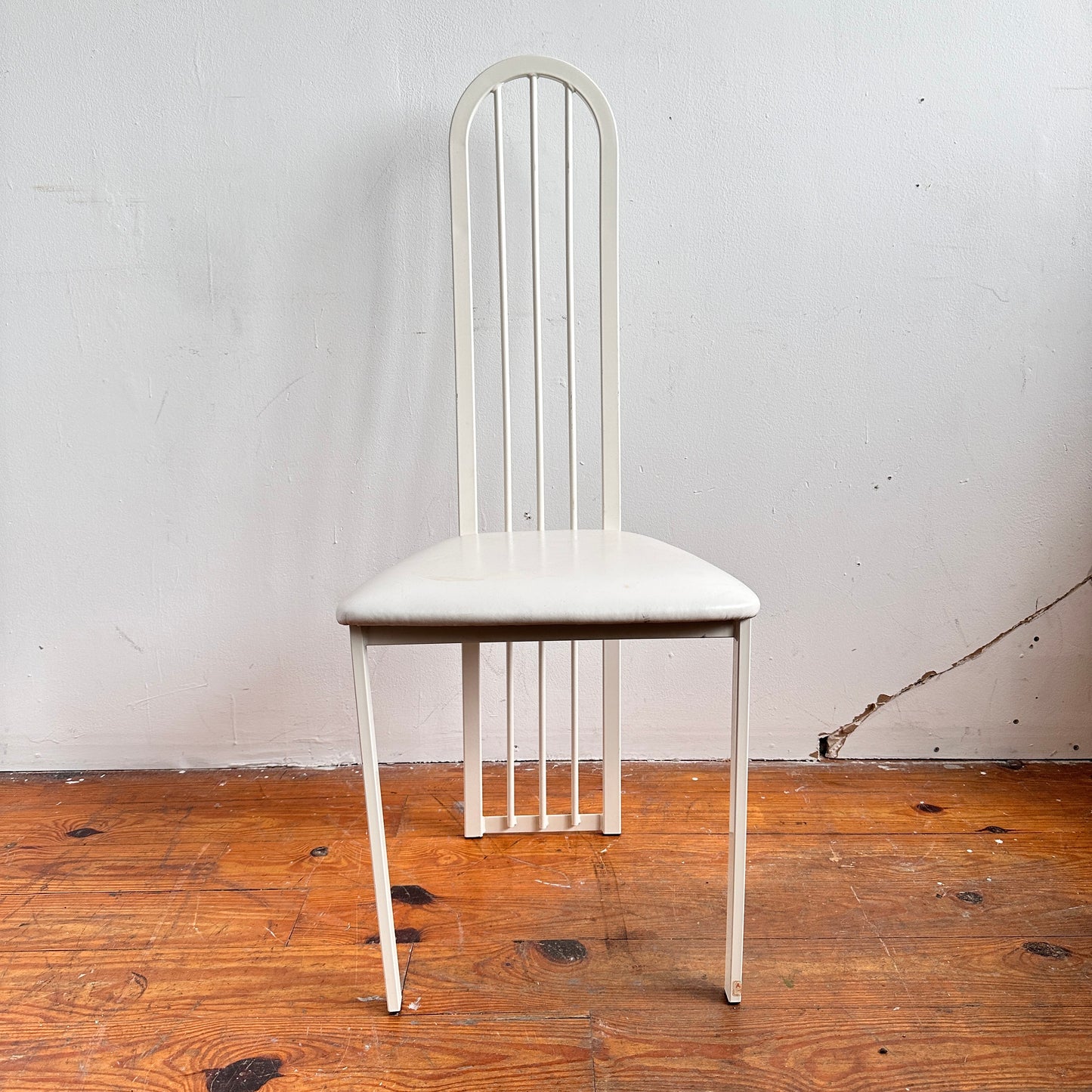 CH060 WHITE AMISCO DINING CHAIR