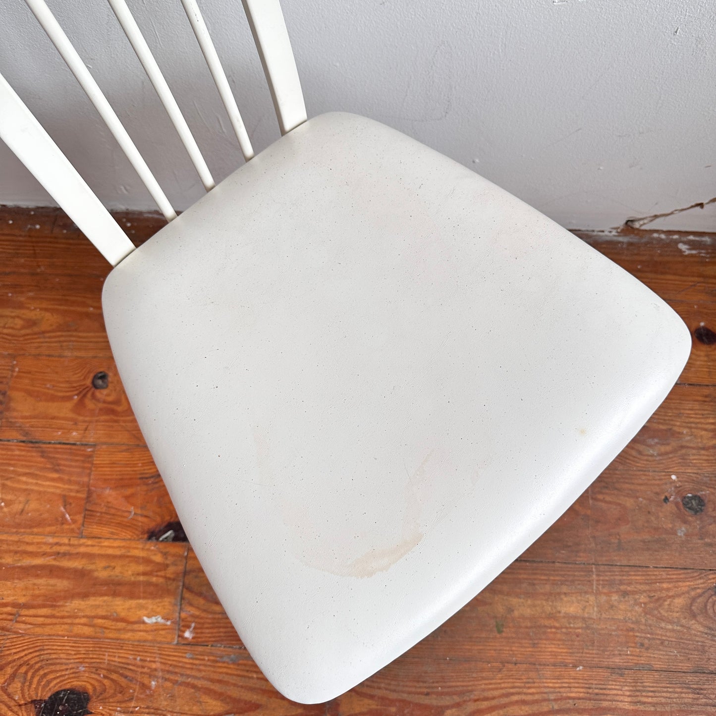 CH060 WHITE AMISCO DINING CHAIR