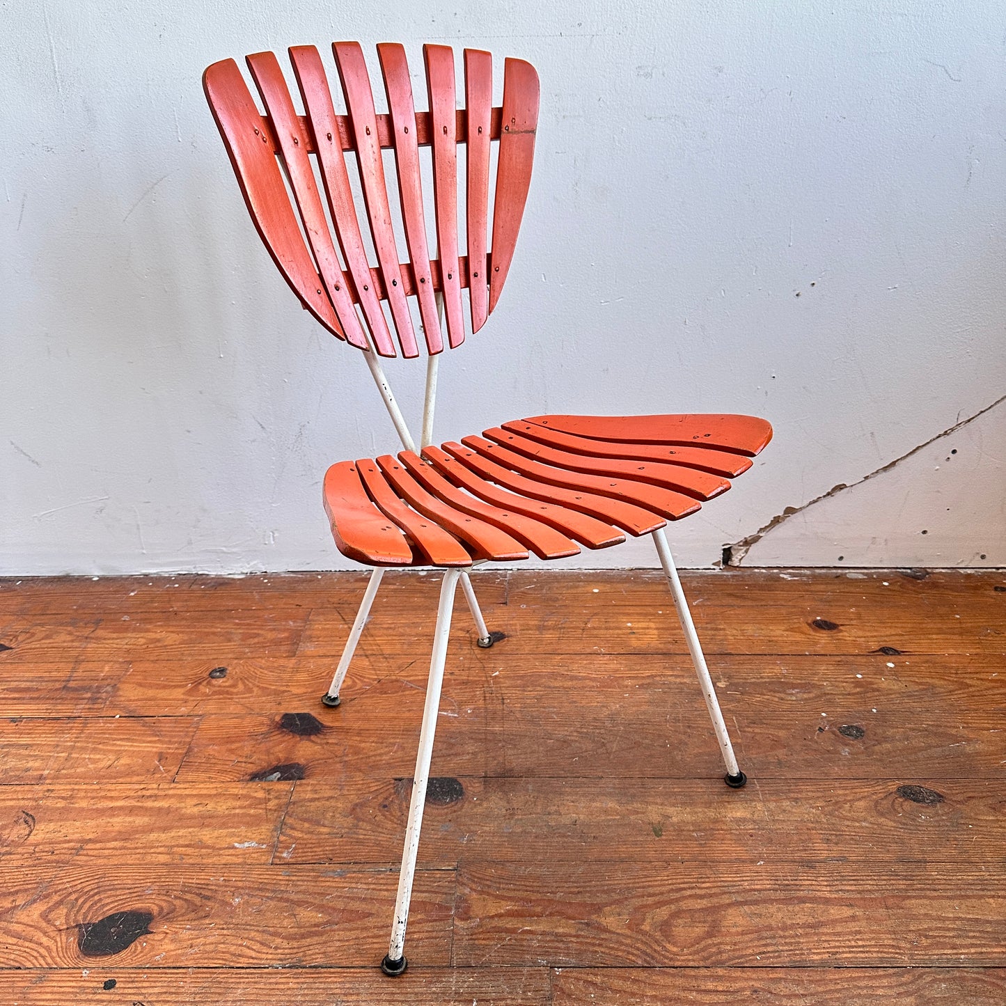 CH067 VINTAGE WHITE AND ORANGE UMANOFF CHAIR