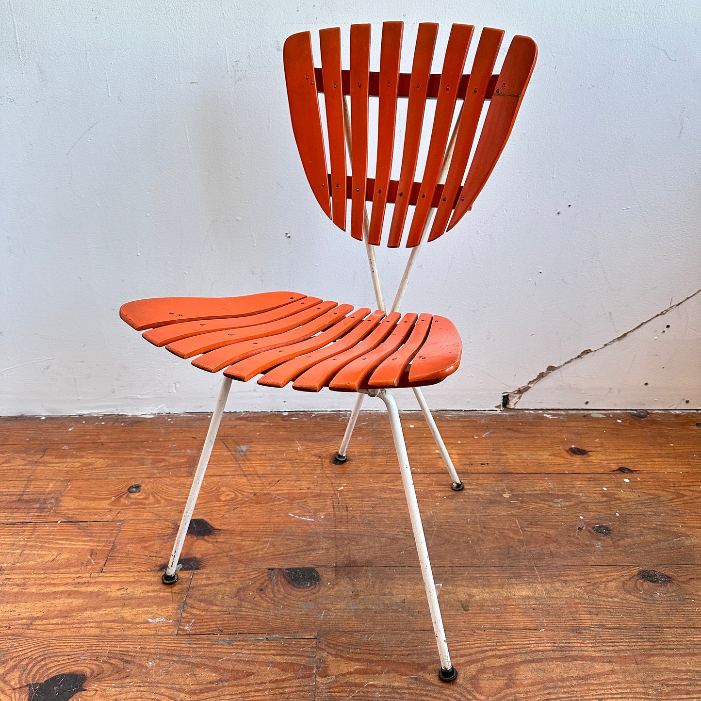 CH067 VINTAGE WHITE AND ORANGE UMANOFF CHAIR