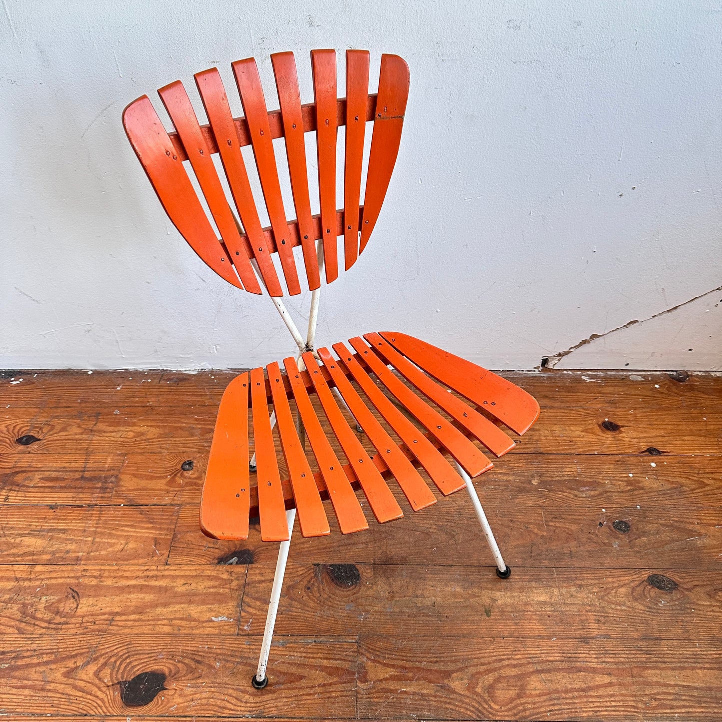 CH067 VINTAGE WHITE AND ORANGE UMANOFF CHAIR